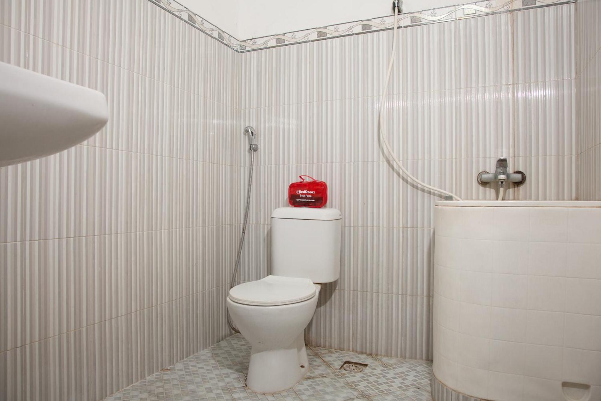 Reddoorz Near City Of Tomorrow Mall Surabaya Exterior foto